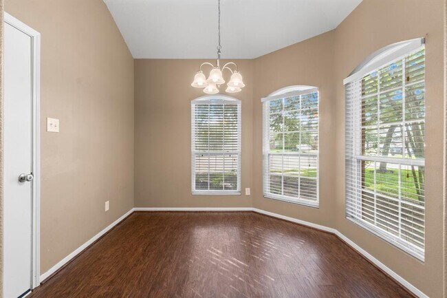 Building Photo - 2402 Lofty Falls Ct