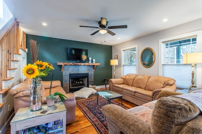 Building Photo - Fully Furnished