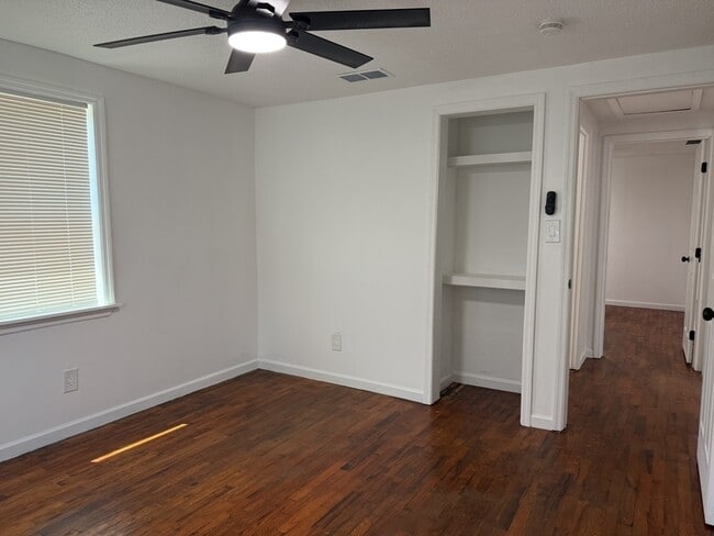 Building Photo - 239 Jenks St