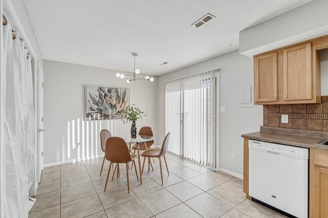 Building Photo - 2301 Primrose Dr