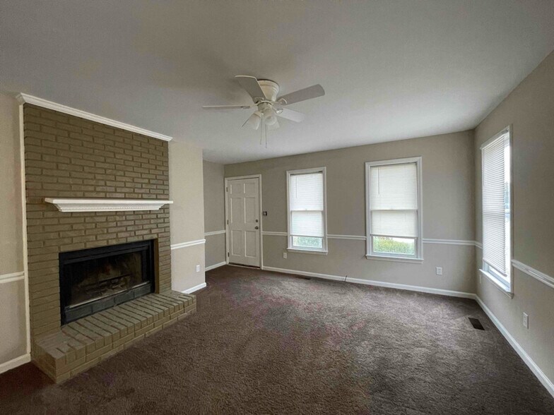 Building Photo - 1235 Shakentown St