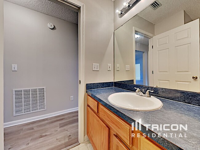Building Photo - 4300 Lindy Trail