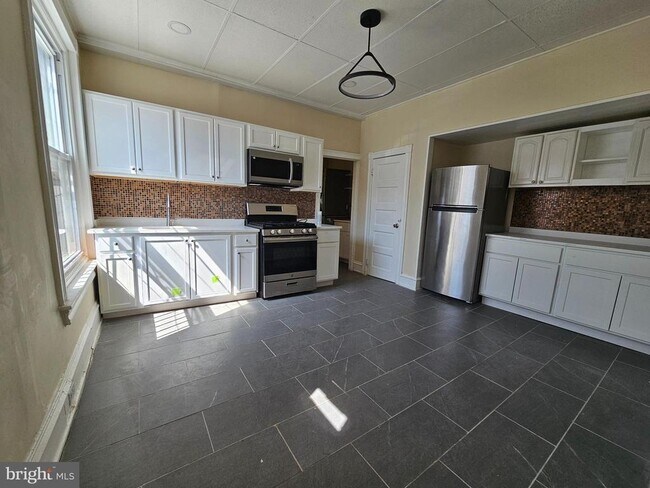 Building Photo - 718 S 52nd St