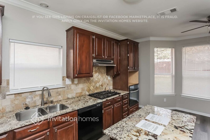 Building Photo - 2404 Manchester Dr
