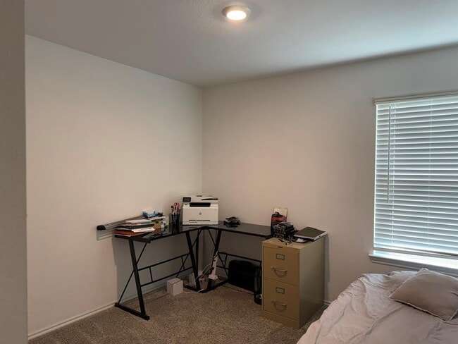 Building Photo - 2331 Gold Forsythia Ln