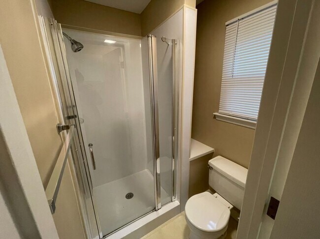 Building Photo - Charming 3 Bedroom House in Chapel Hill!