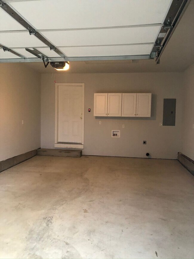 Building Photo - 416-426 NE Jackson St