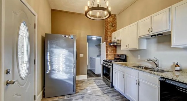 Building Photo - Must See 3 Bedroom Near Creighton!!