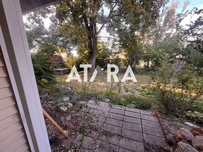 Building Photo - 618 W Anderson Ave
