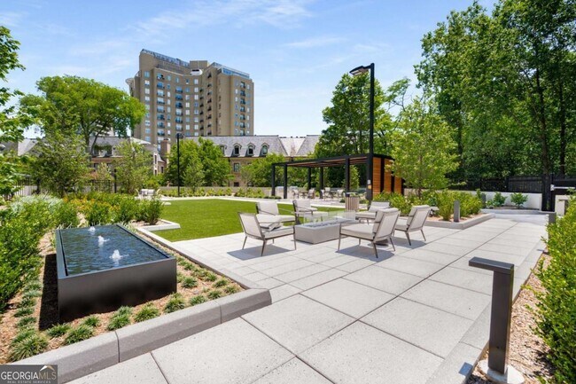 Building Photo - 2660 Peachtree Rd NW