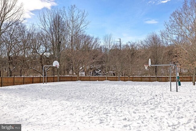 Building Photo - 521 Constellation Square SE