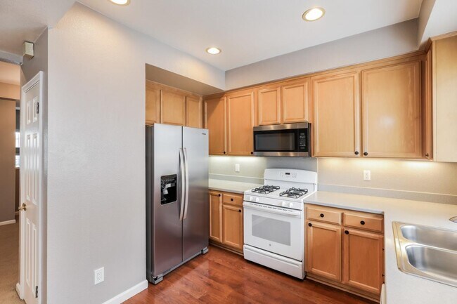 Building Photo - 572 Blackwood Terrace