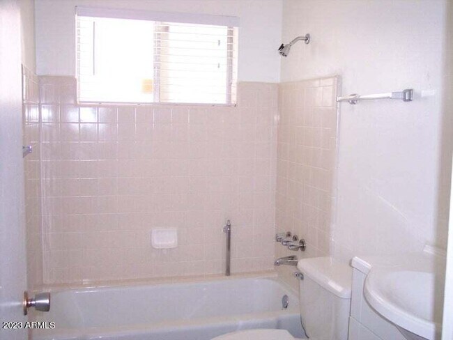 Building Photo - 8213 E Northland Dr