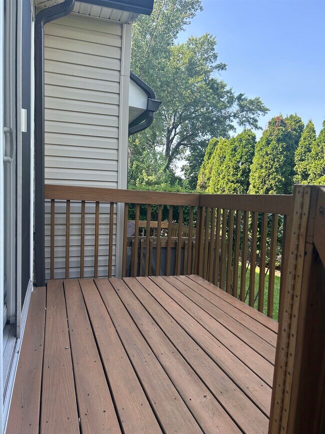 Building Photo - 302 Grand Ridge Dr