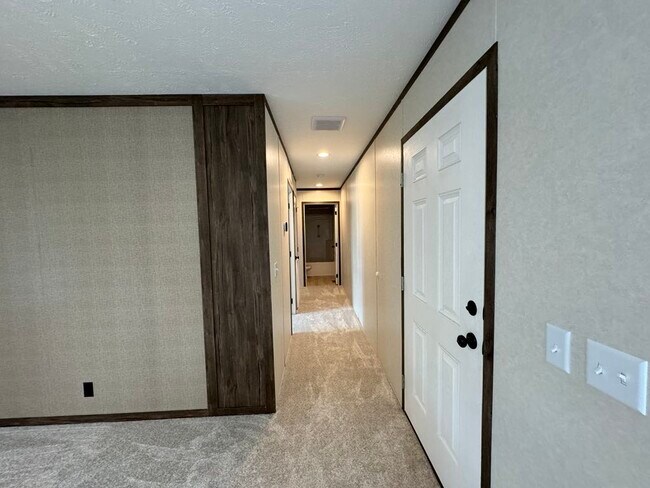 Building Photo - 48579 Leafdale Ct