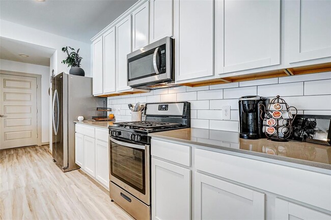 Building Photo - 7230-7230 Telford Holw Trl