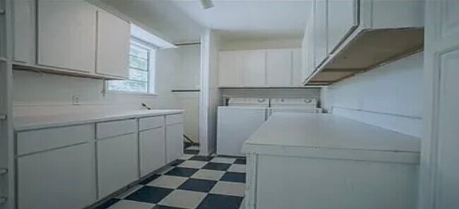 Building Photo - 401 James St