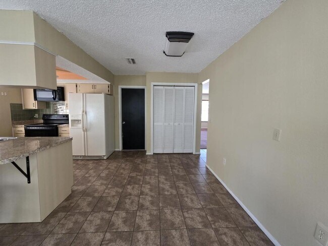 Building Photo - 2052 Deltona Blvd