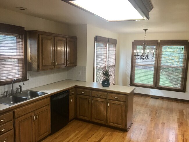 Building Photo - {15031} Charming Two Story Home + Huge, Fenced Yard + Cul de Sac