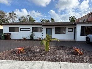 Building Photo - 1050 W 37th St