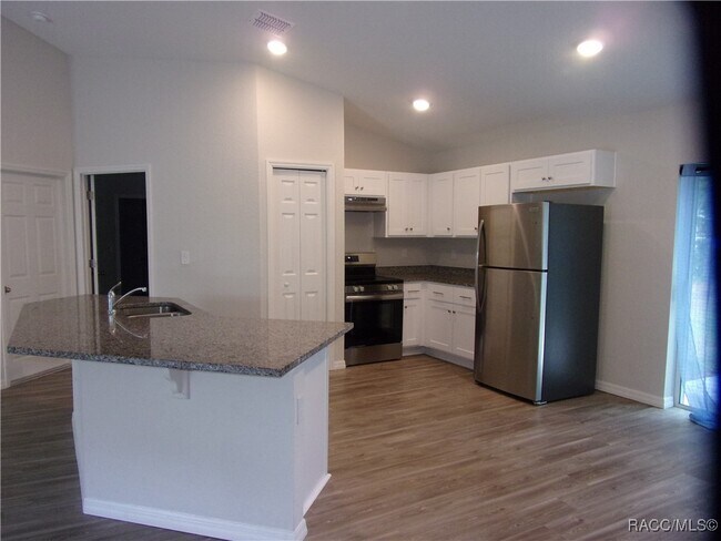 Building Photo - 5251 E Backner Ln