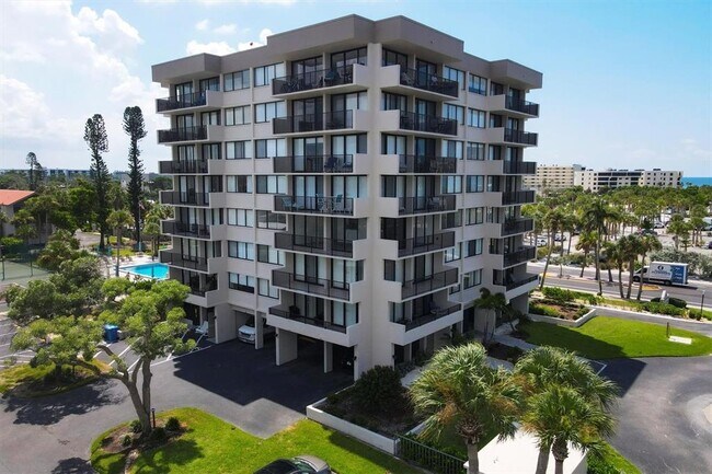 Building Photo - 1055 S Beach Rd
