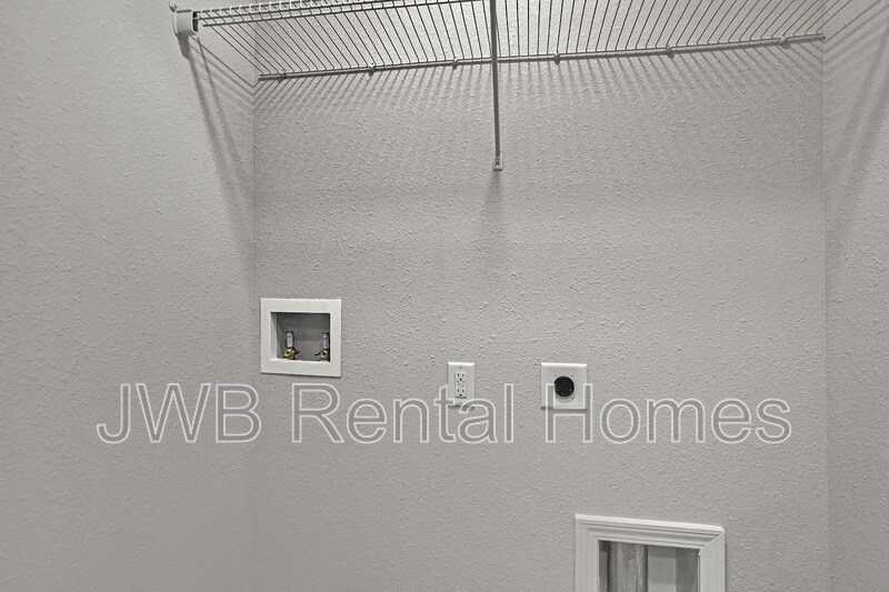 Building Photo - 8120 Mariner St
