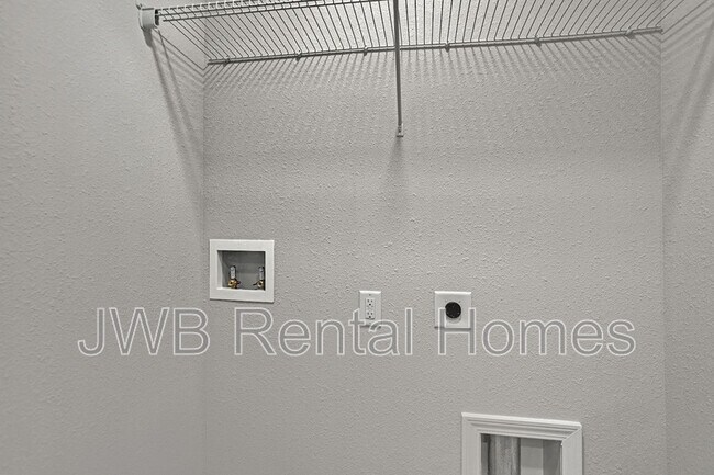 Building Photo - 8120 Mariner St
