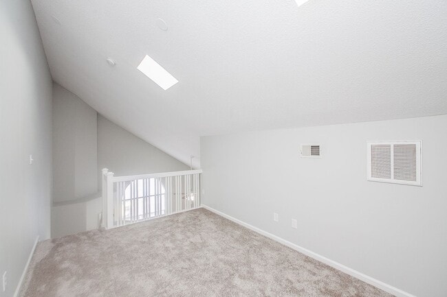 Building Photo - 2 Bedroom 2.5 Bathrooms in South Chesapeake