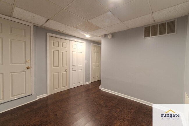 Building Photo - 414 Elrino St