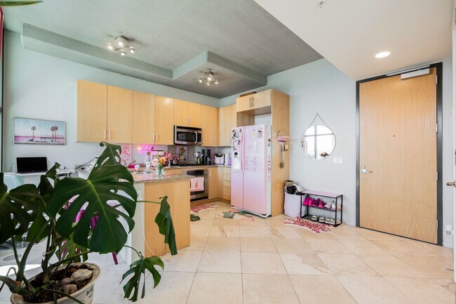 Building Photo - Arts District- Downtown Las Vegas~Luxury furnished condo now available!