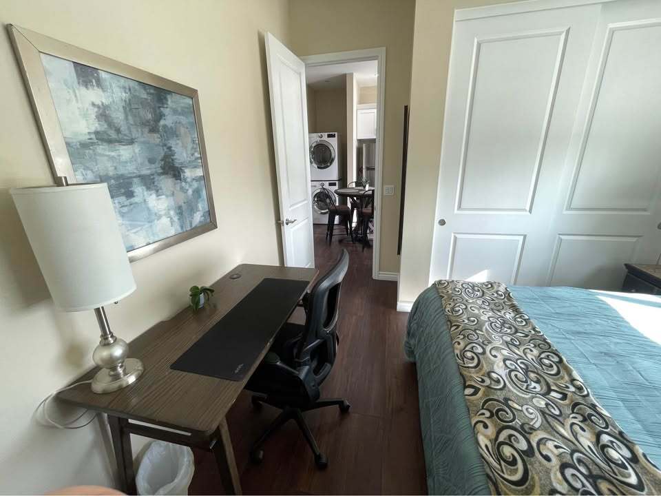 Building Photo - 862 Via Vis Dr N