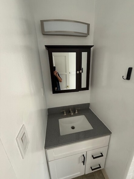 Building Photo - 14732 Burbank Blvd