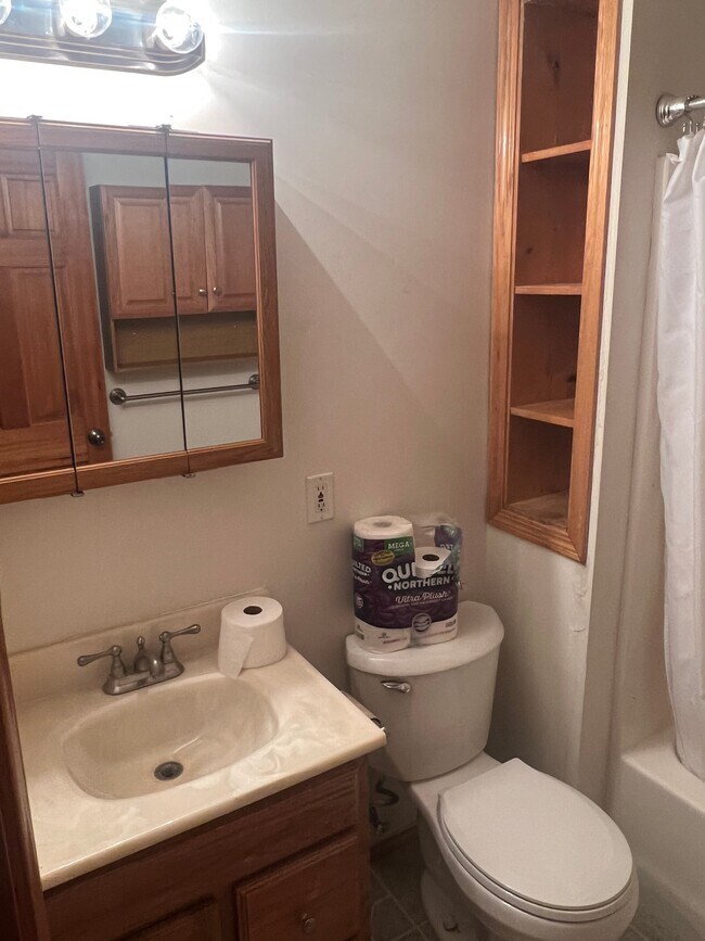 BATH - 3753 S 170th St