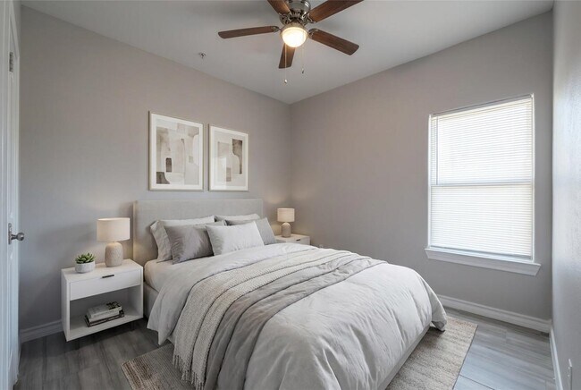 Building Photo - 5601 Cuenca Dr