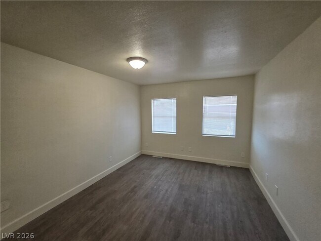 Building Photo - 1590 Mustang Dr