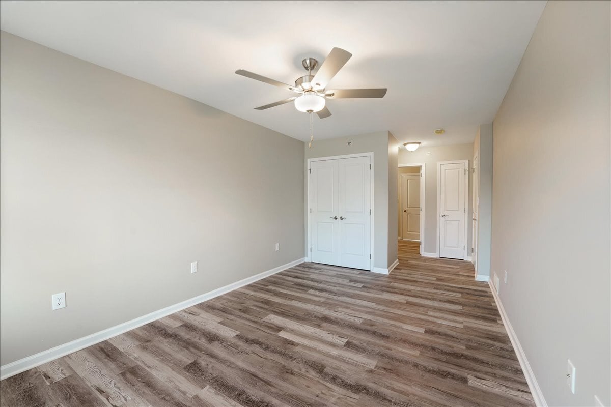 Building Photo - 552 Creek Rd