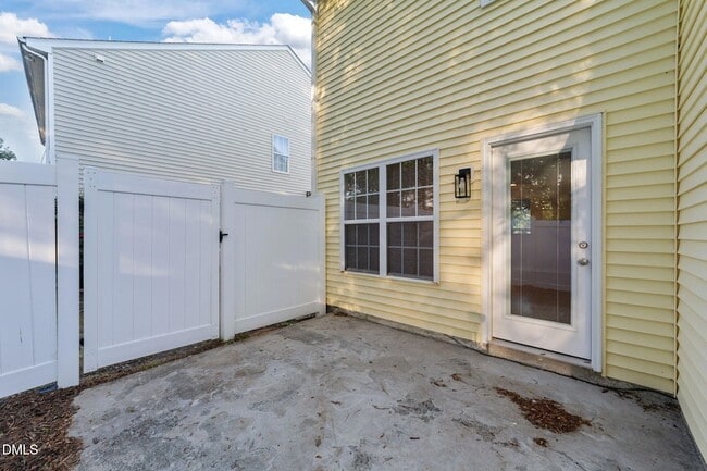 Building Photo - 225 Woodson Dr