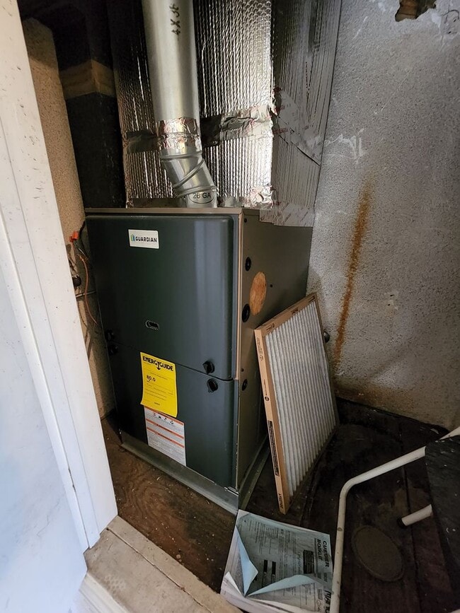 Building Photo - Excellent home on large lot for lease!