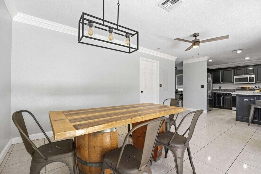 Building Photo - 1651 Suwanee Dr