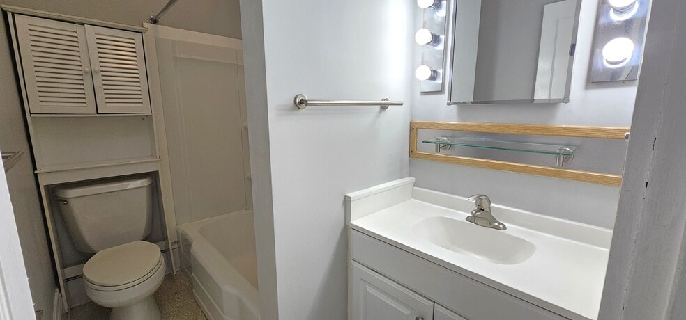 Building Photo - 234 Pearl St