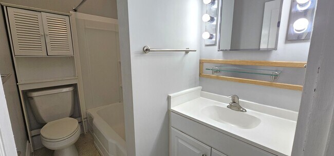 Building Photo - 234 Pearl St