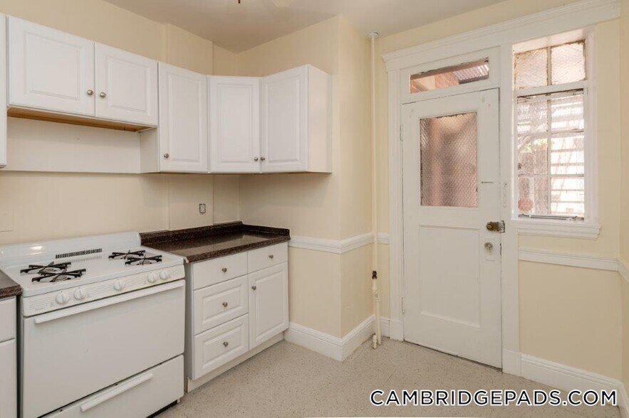 Primary Photo - 19 Forest St