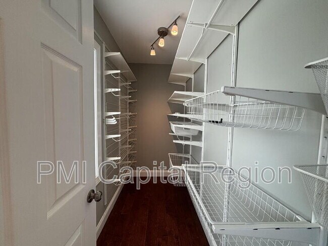 Building Photo - 3903 Hampden St