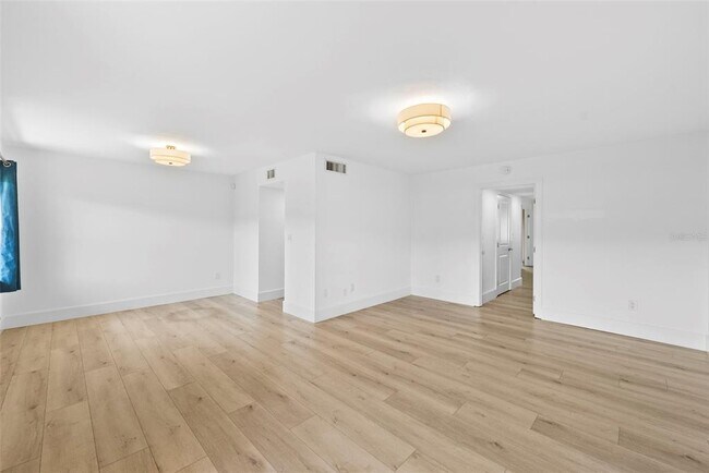 Building Photo - 4920 Locust St NE