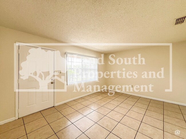 Building Photo - 5825 Charlton Dr