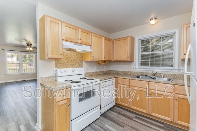 Building Photo - 1519 Elmwood Ave