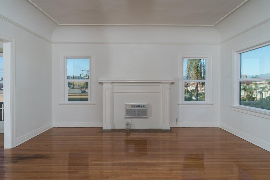 Primary Photo - 241 S New Hampshire Ave