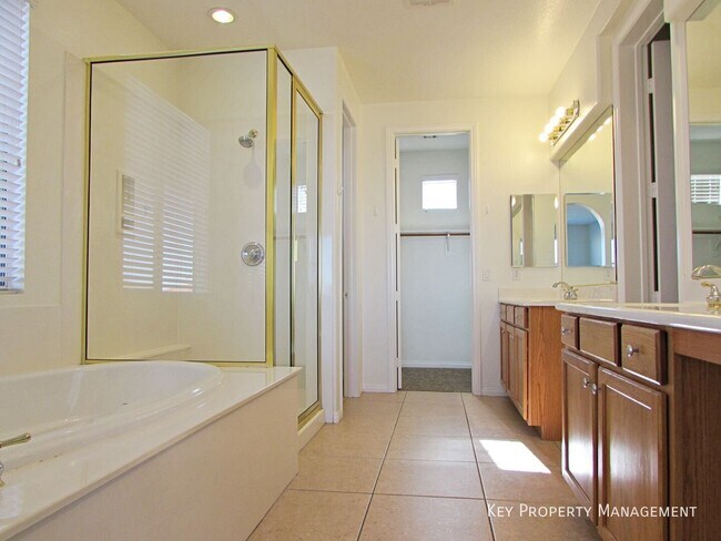 Building Photo - 722 Bighorn Creek St