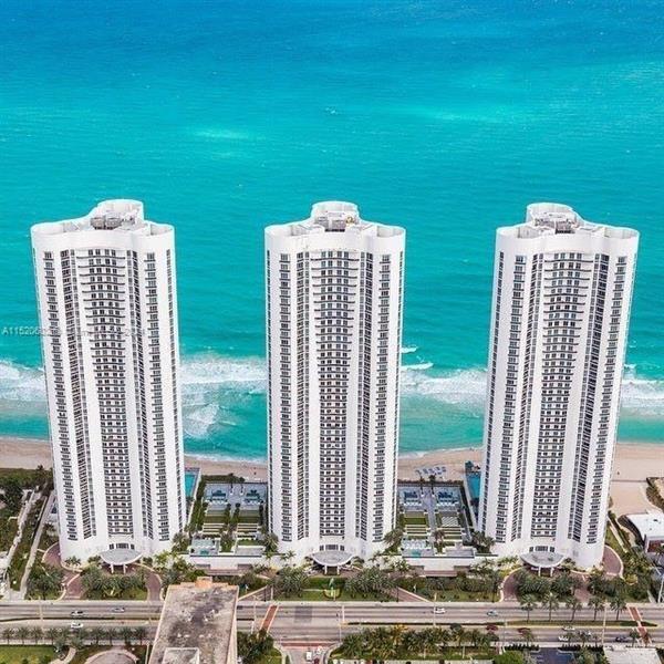 Building Photo - 15901 Collins Ave